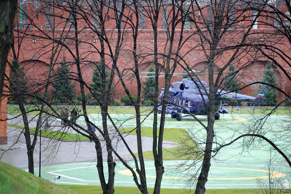Landing President Putin’s Mi-8 Helicopter - Moscow Kremlin tour with Moscow Guide and Driver